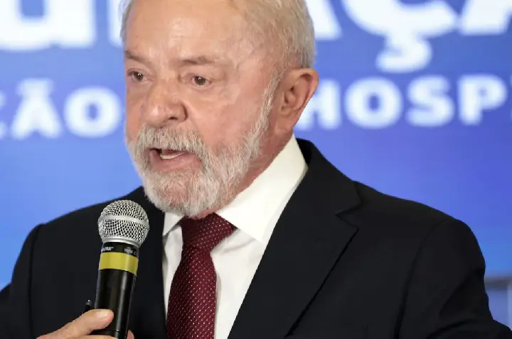 A pedido de Lula, ministro da Defesa irá à Venezuela na próxima semana