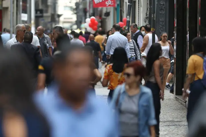 Abono salarial começa a ser pago para nascidos em março e abril