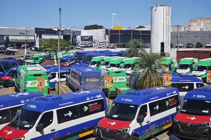 ARTICULAÇÃO DE FLÁVIA GARANTE ENTREGA DE AMBULÂNCIA PELO GOVERNO FEDERAL E ANÚNCIO DE R$ 20 MILHÕES POR FÁVARO