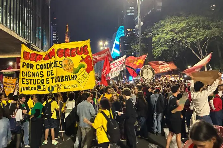 Ato de alunos da USP cobra diálogo com reitoria