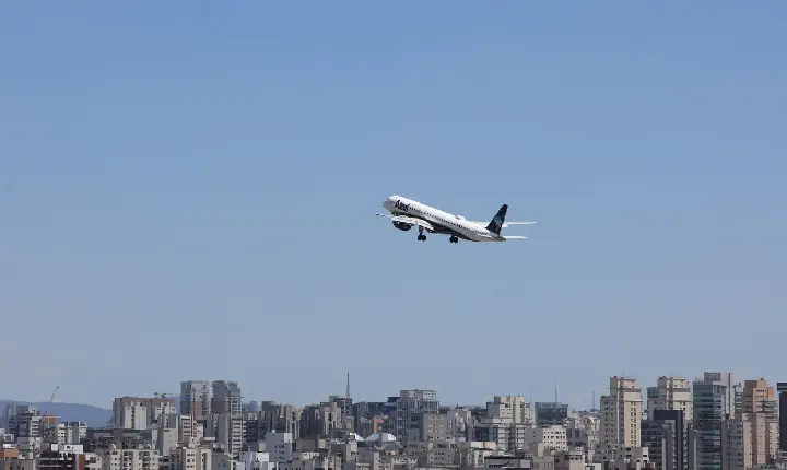 Brasil bate recorde de passageiros em voos domésticos em 2026