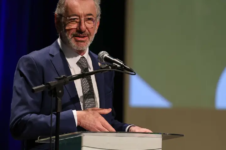 “Brasil não vai abandonar a mesa”, diz ministro sobre taxação dos EUA