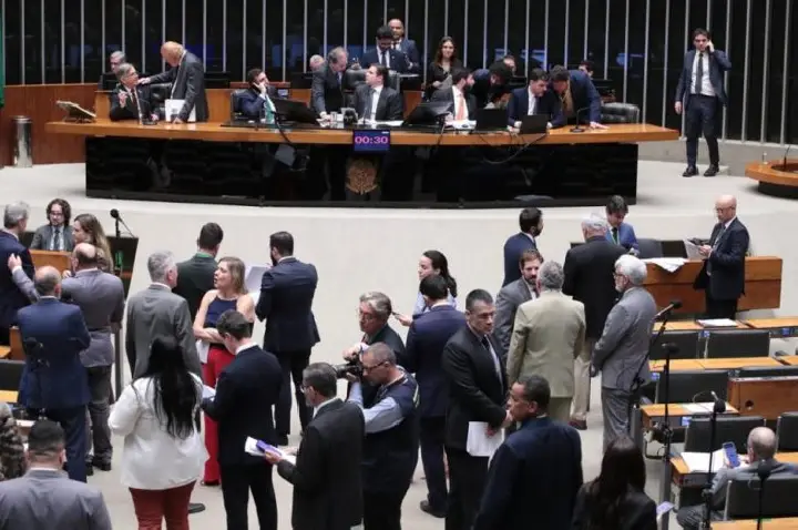 Câmara aprova projeto que inclui economia criativa como beneficiária de fundos regionais; acompanhe