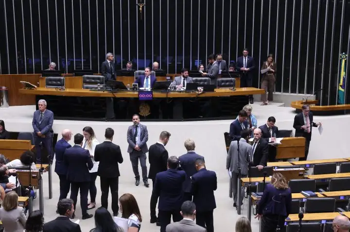 Câmara pode votar nesta quarta medida provisória que zerou taxa para compras internacionais de até 50 dólares