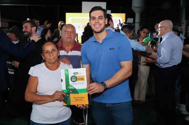 CHARLES DA EDUCAÇÃO PARTICIPA DA ENTREGA DE TÍTULOS E CELEBRA SONHO DE FAMÍLIAS DO JARDIM MANAÍRA