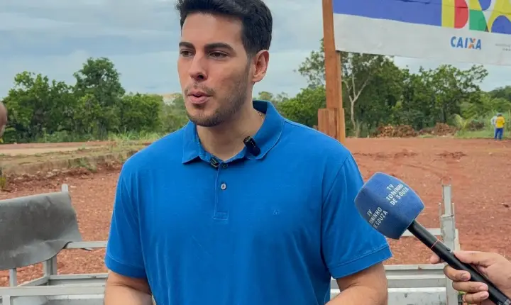 Charles destaca emenda e início da obra da Praça do Jacarandá em VG
