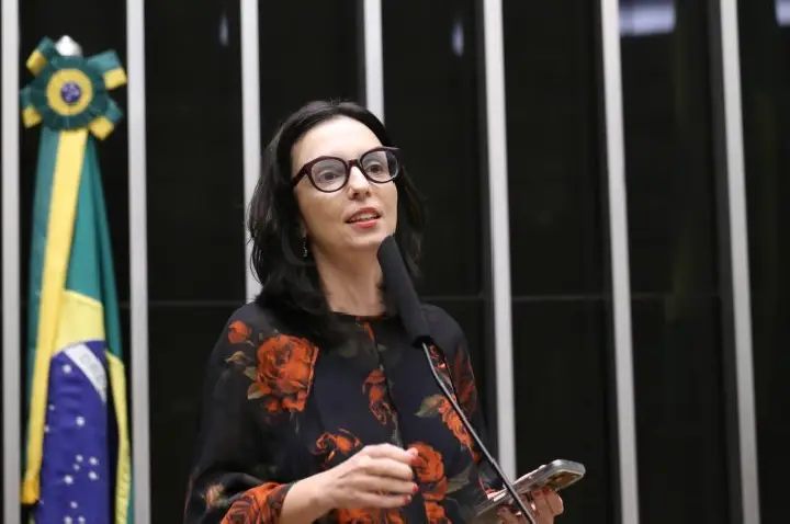 Comissão aprova criação de plataforma de teleatendimento psicológico para comunidades escolares