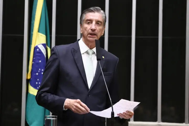 Comissão aprova inclusão da educação climática no currículo escolar