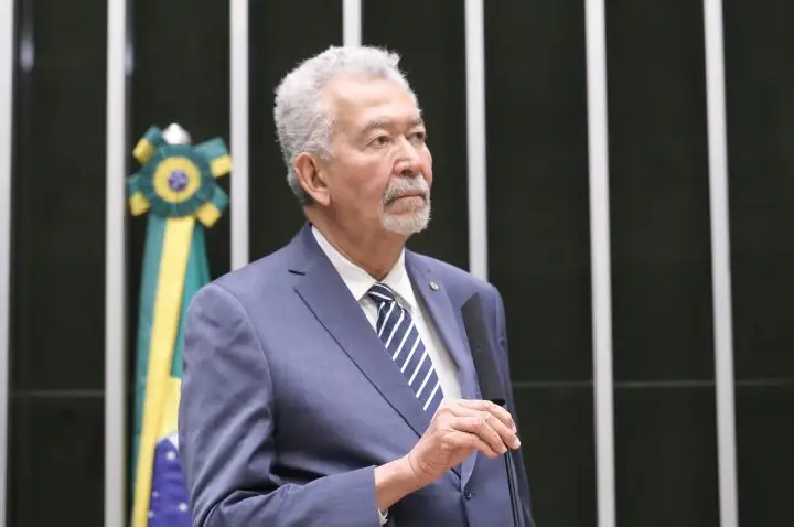 Comissão aprova projeto que obriga bancos a oferecer meio de pagamento em conta-salário