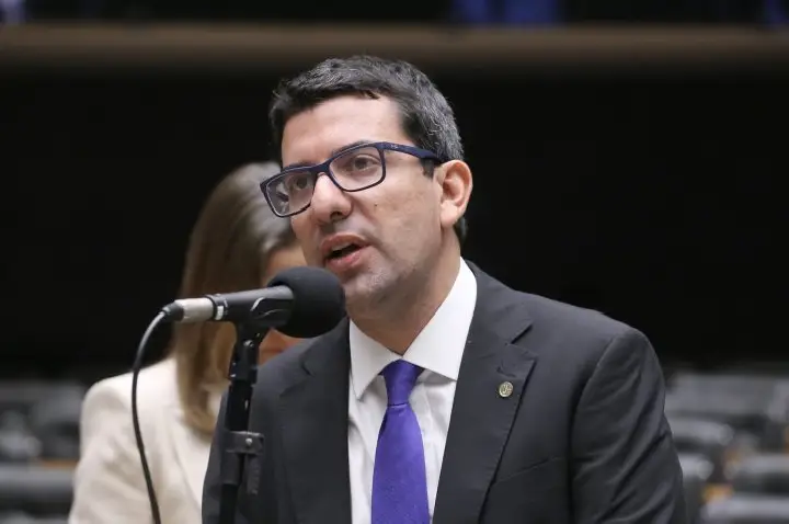 Comissão aprova projeto que proíbe penas e plumas de animais em fantasias