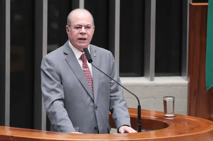 Comissão aprova uso de royalties do petróleo para financiar tarifa zero no transporte