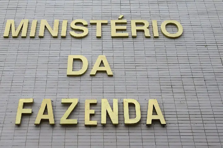 Contas do governo têm superávit de R$ 4,8 bilhões em setembro