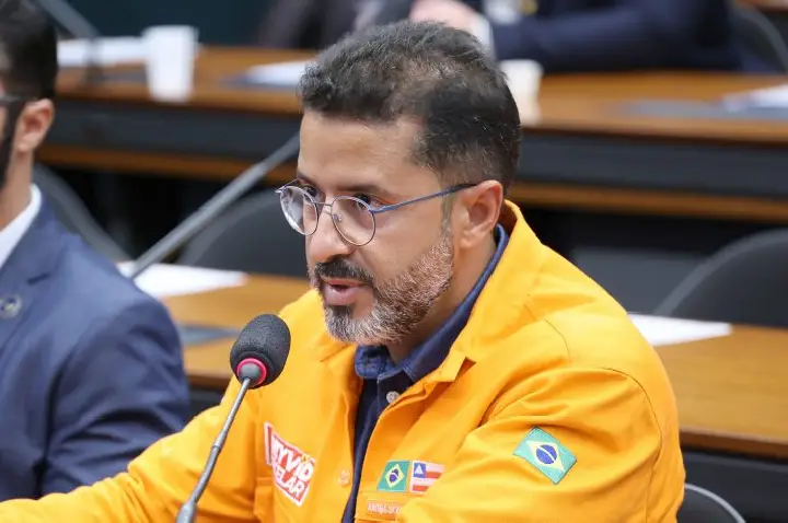 Debatedores divergem sobre medidas do governo para conter preços dos combustíveis