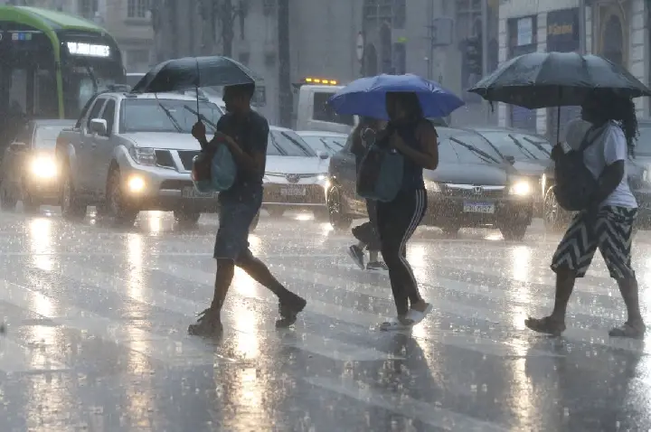 Defesa Civil alerta para chuvas fortes no estado de SP 