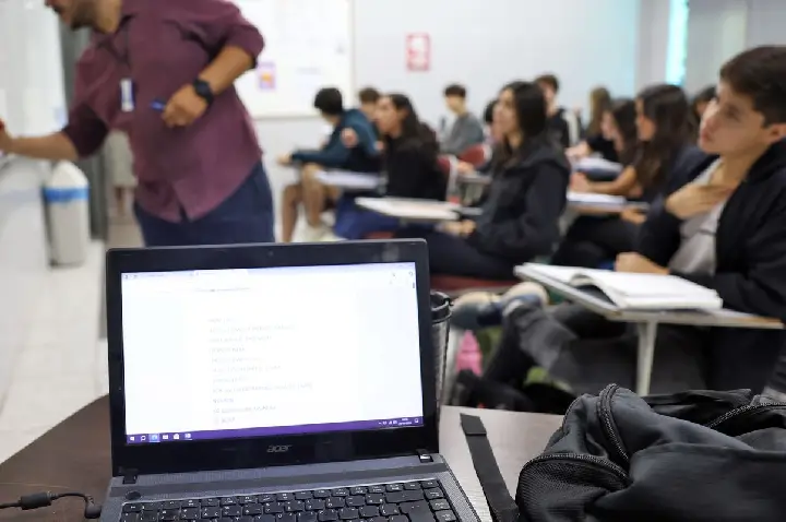 Docentes usam inteligência artificial para inovar e engajar alunos