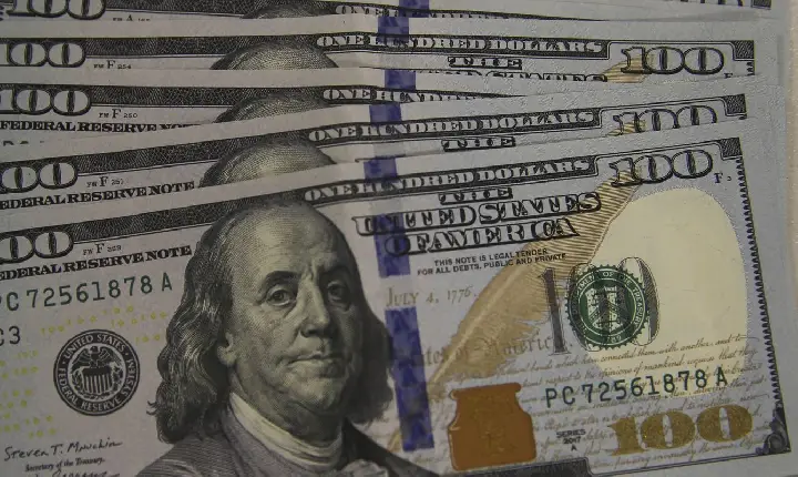 Dólar sobe para R$ 5,24 em meio a tensões entre EUA e Irã