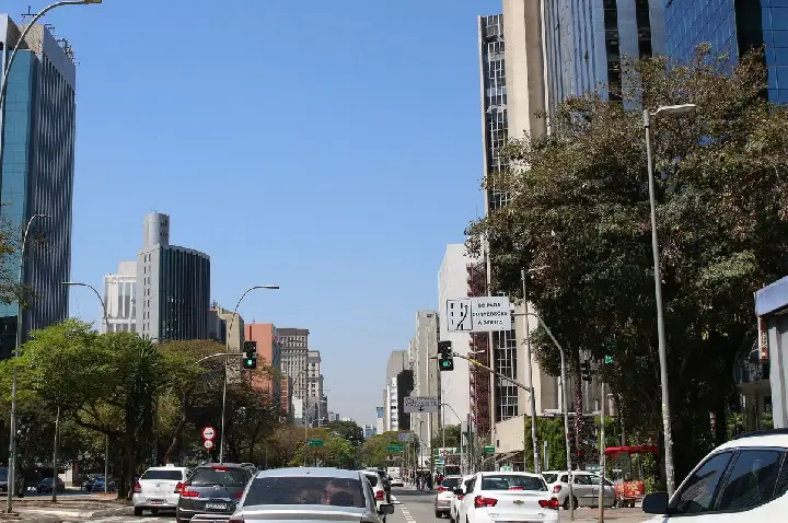 Economistas propõem taxar ricos em vez de cortar gastos sociais 