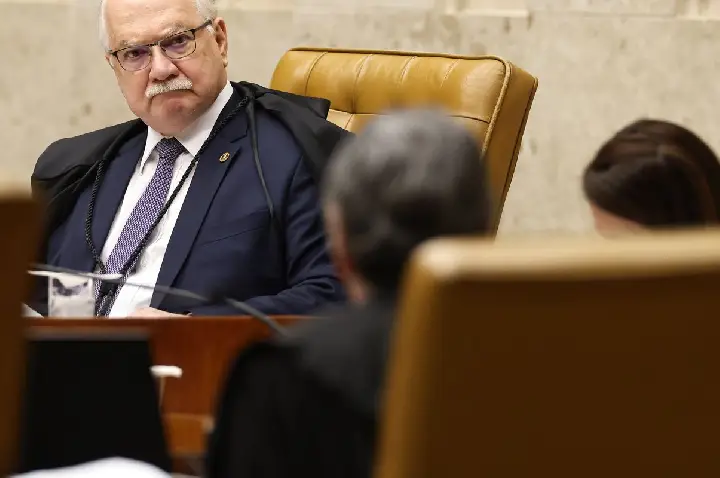 Em meio a crise, Fachin cancela sessão plenária desta quarta-feira