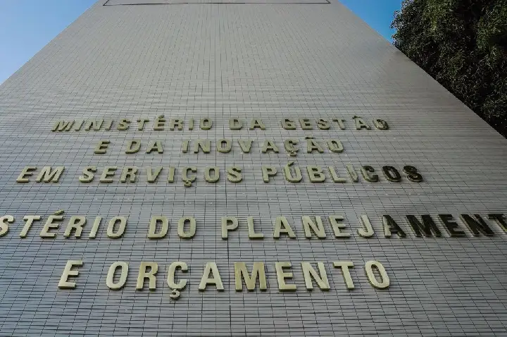 Governo libera R$ 5,2 bilhões para reforçar assistência social e saúde