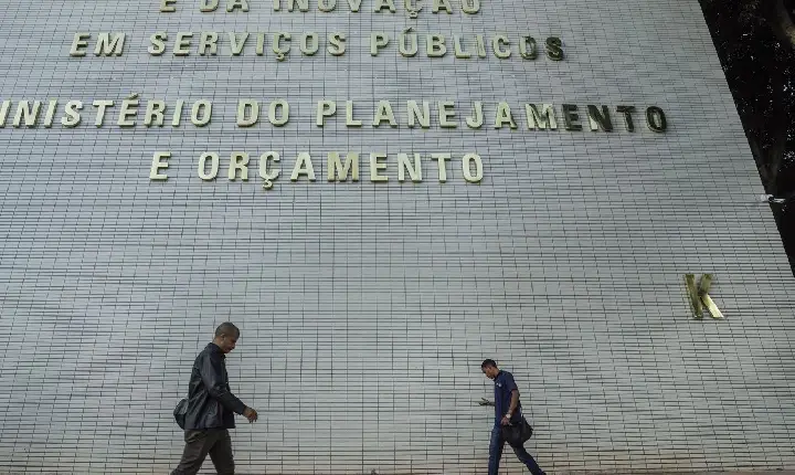 Governo pretende realocar R$ 20 bilhões no Orçamento de 2027