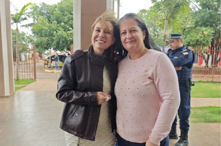 LUCINÉIA RETORNA AO PRIMEIRO ESCALÃO E PARTICIPA DE MISSA AO LADO DE FLÁVIA