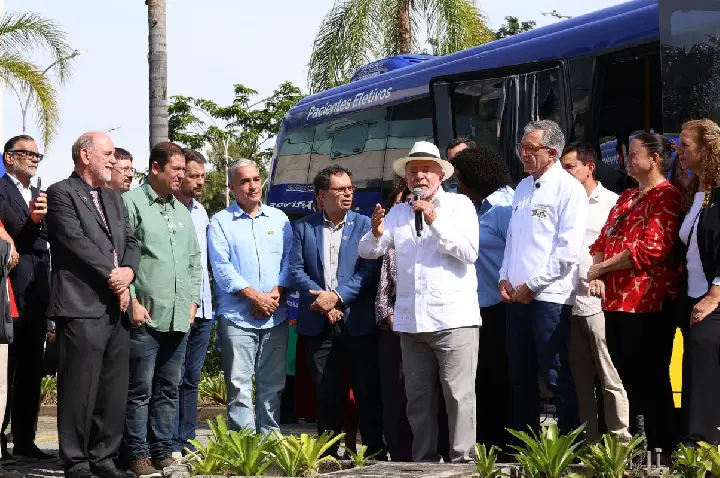 Lula pede que governador do RJ trabalhe para prender milicianos