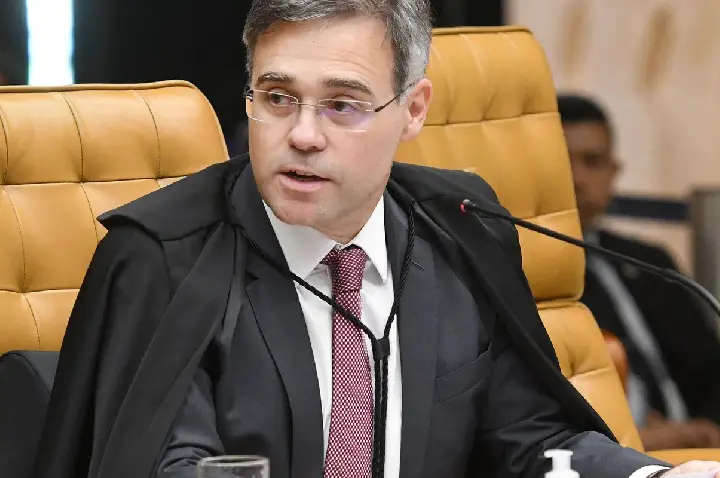 Mendonça determina remoção de vídeo de deputados contrários a Flávio 
