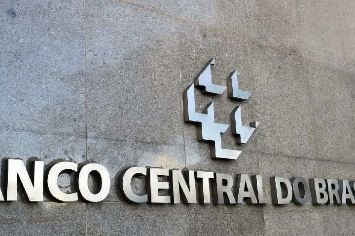 Mercado financeiro reduz previsão da inflação para 5% este ano
