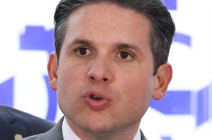 Motta diz que fim da escala 6x1 será debatida por meio de PEC 