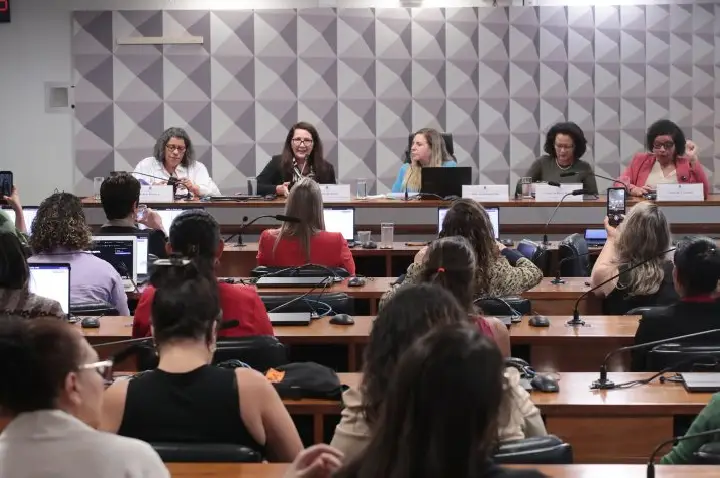 Mulheres pedem aprovação imediata do projeto que torna a misoginia crime