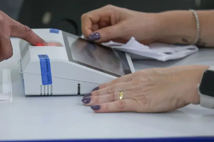 No DF, urnas fecham antes de informação sobre prorrogação chegar 