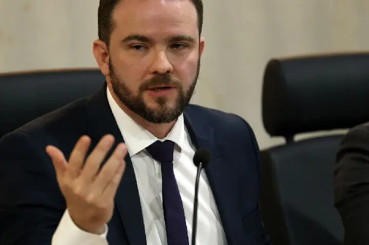 Nova versão do Desenrola será lançada após viagem de Lula, diz Durigan