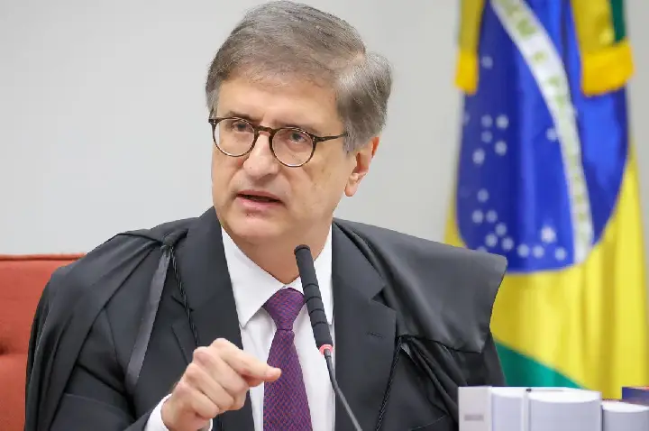 PGR não vê abuso de André Mendonça em investigação contra Moraes