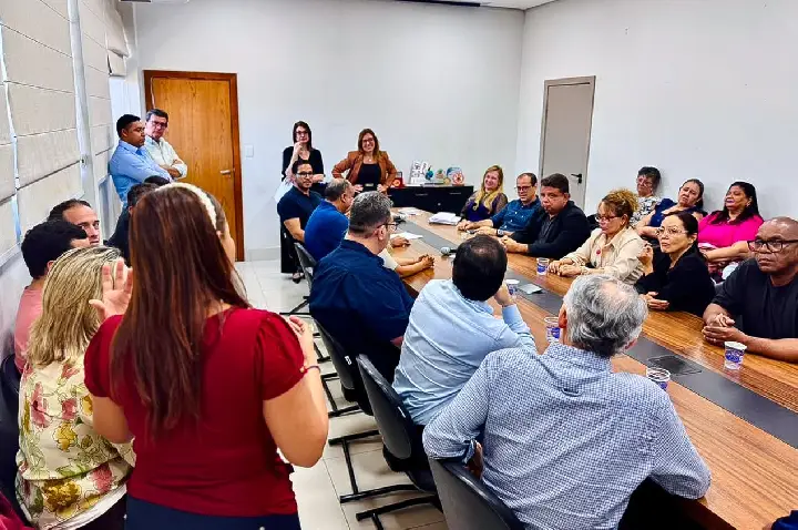 PREFEITA APRESENTA AVANÇOS NA ELABORAÇÃO DO PCCS DA SAÚDE