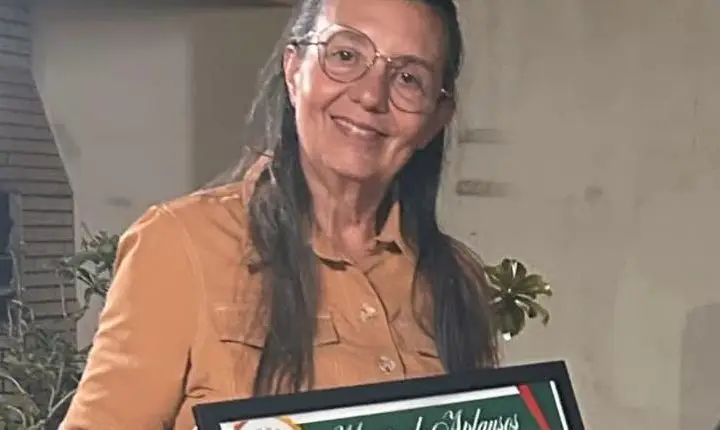 Professora celebra 30 anos de dedicação e anuncia aposentadoria em VG