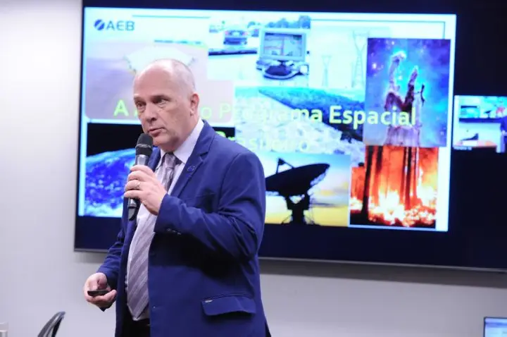 Programa Espacial Brasileiro pode ampliar presença internacional do país, diz presidente da agência do setor