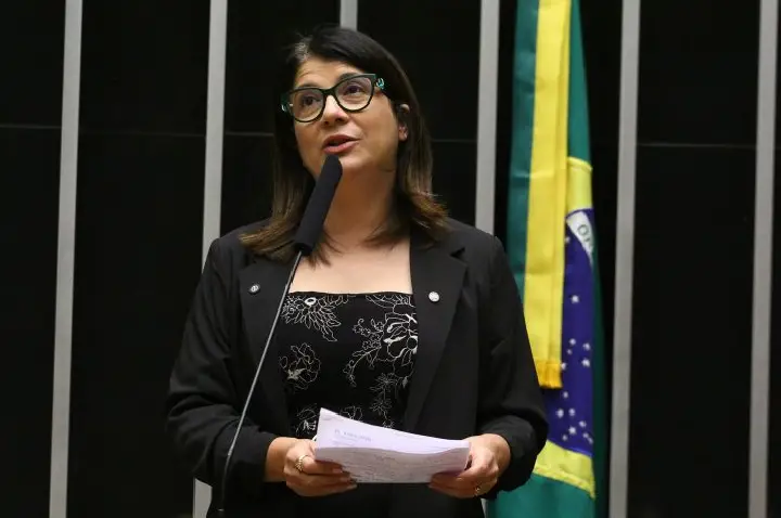 Projeto cria Carteira Nacional do Cuidador Familiar Atípico