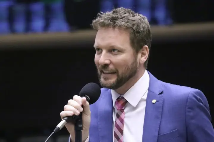 Projeto permite adiar audiência após atraso de 30 minutos