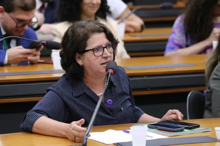 Projeto permite faltar ao trabalho para acompanhar pessoa idosa ou com deficiência em consultas