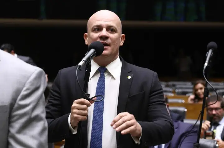 Projeto torna crime criar entidade falsa para desviar dinheiro público