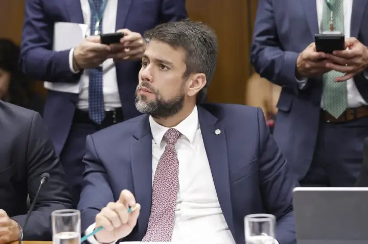 Proposta autoriza fundos regionais a oferecer garantias para projetos de infraestrutura
