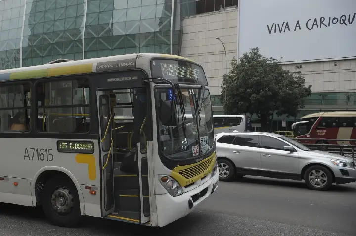 Rodoviários do Rio decidem continuar em estado de greve até amanhã