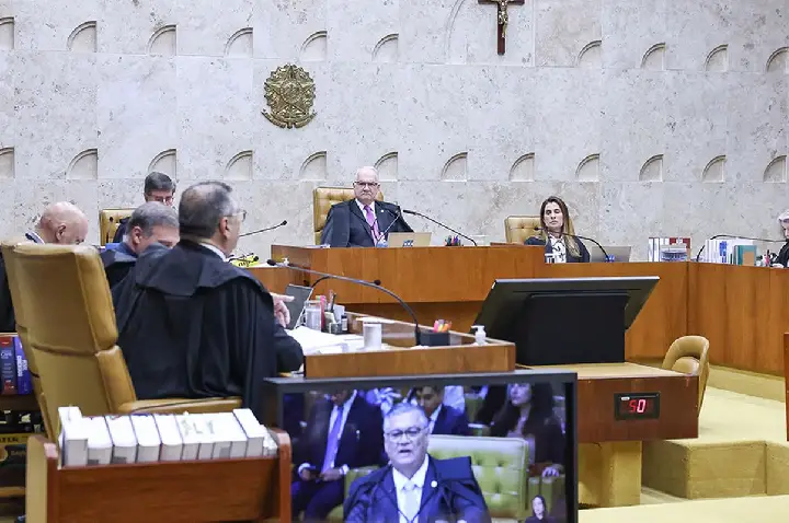 STF suspende julgamento sobre mandato-tampão para governo do Rio