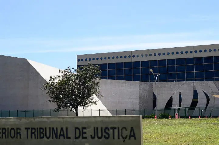 STJ abre investigação por uso de prompts para fraudar processos