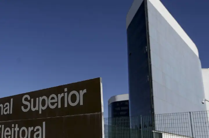 TSE rejeita ação para derrubar imagem de Bolsonaro feita por IA 