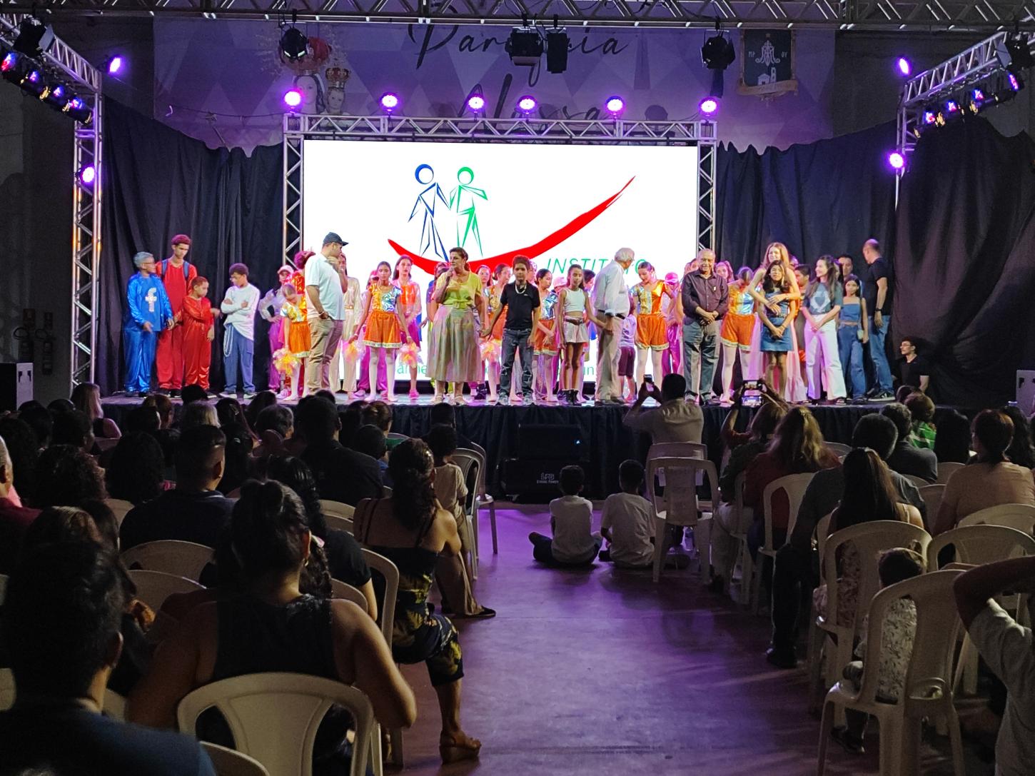 16º Espetáculo do Instituto Jaiminho encanta público com talentos e espírito natalino