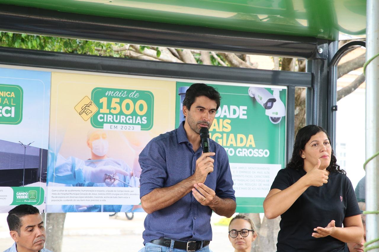Novos pontos de ônibus são entregues à comunidade