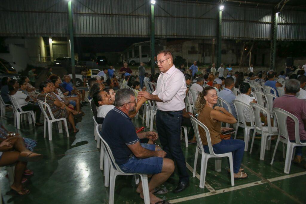 Em reunião ampliada, Botelho assegura entrega de escrituras no Santa Isabel No bairro Santa Isabel em Cuiabá, 18 mil famílias aguardam