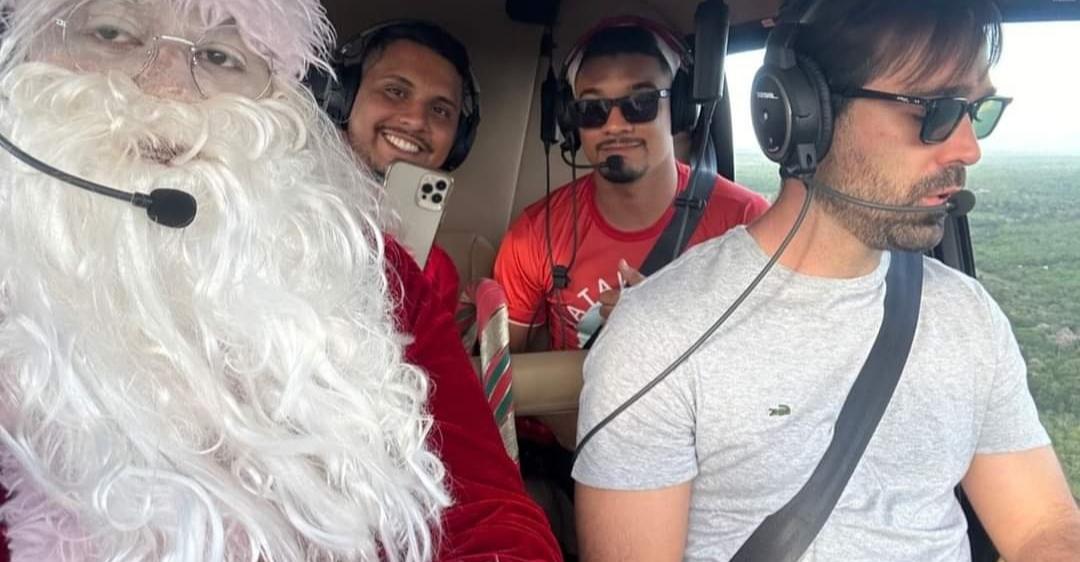 Vice acompanhado do Bom Velhinho para alegrar as crianças de Livramento