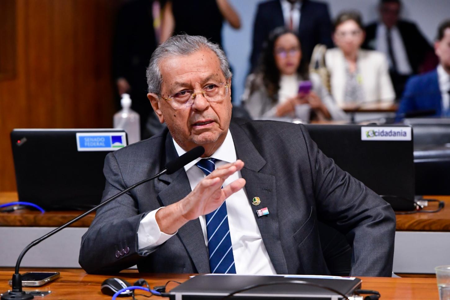 JAYME COBRA MEDIDAS URGENTES E CONDENA OBRAS PARALISADAS EM TODO BRASIL